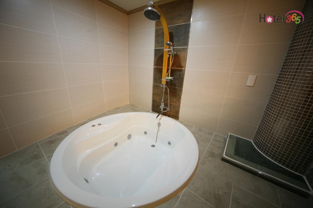 Chuncheon Myeongdong Hotel Εξωτερικό φωτογραφία
