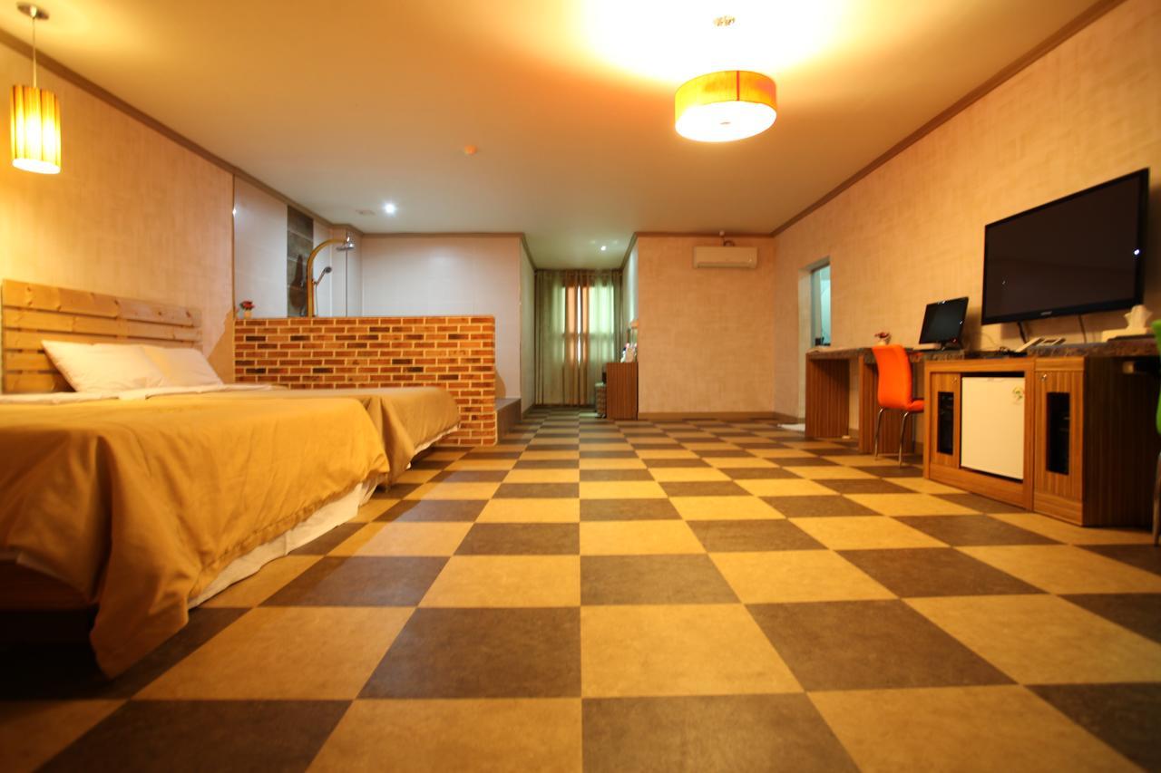 Chuncheon Myeongdong Hotel Εξωτερικό φωτογραφία