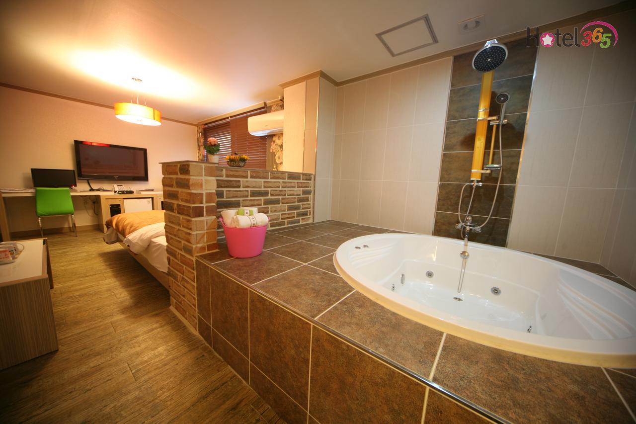 Chuncheon Myeongdong Hotel Εξωτερικό φωτογραφία