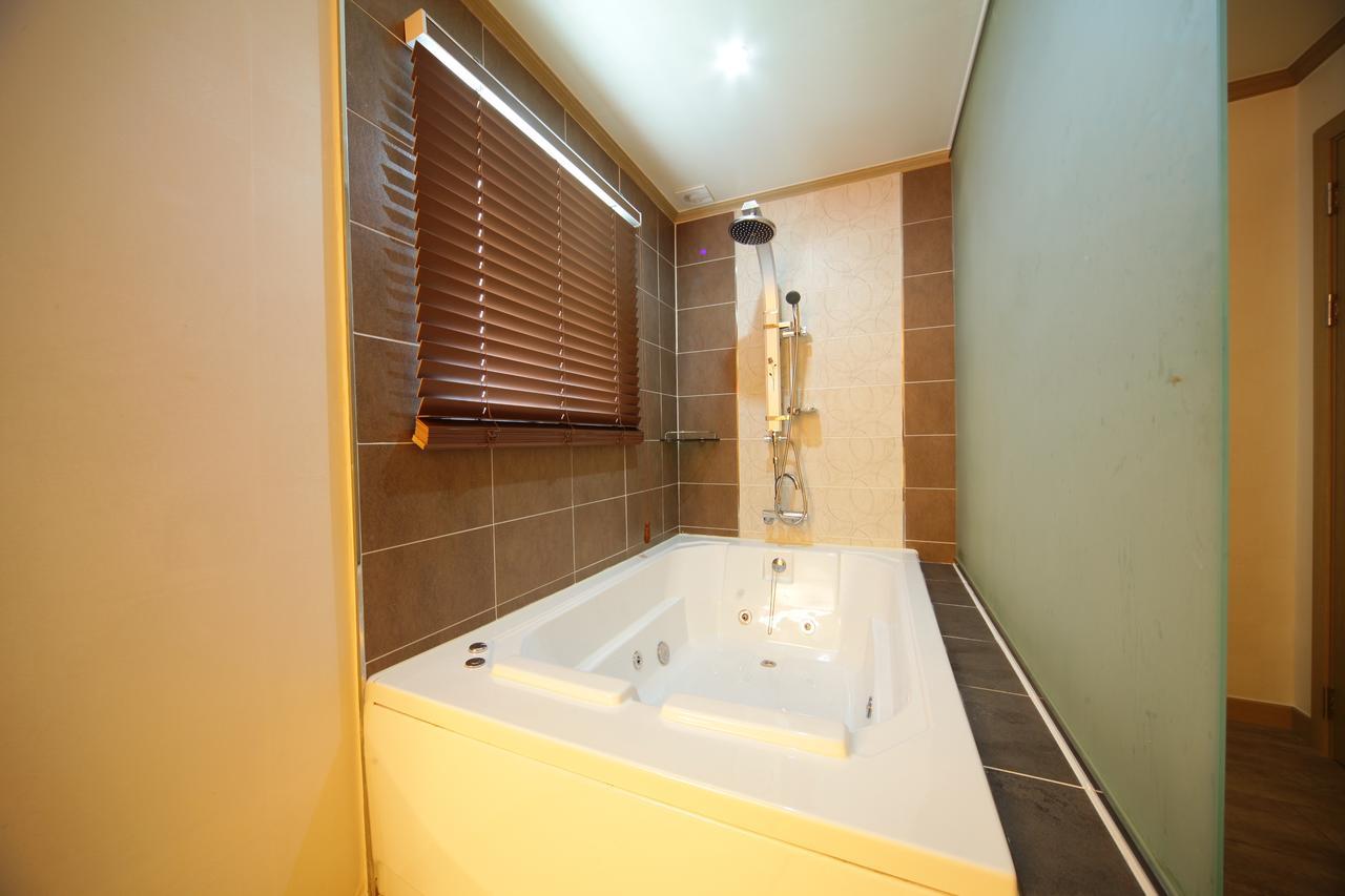 Chuncheon Myeongdong Hotel Εξωτερικό φωτογραφία